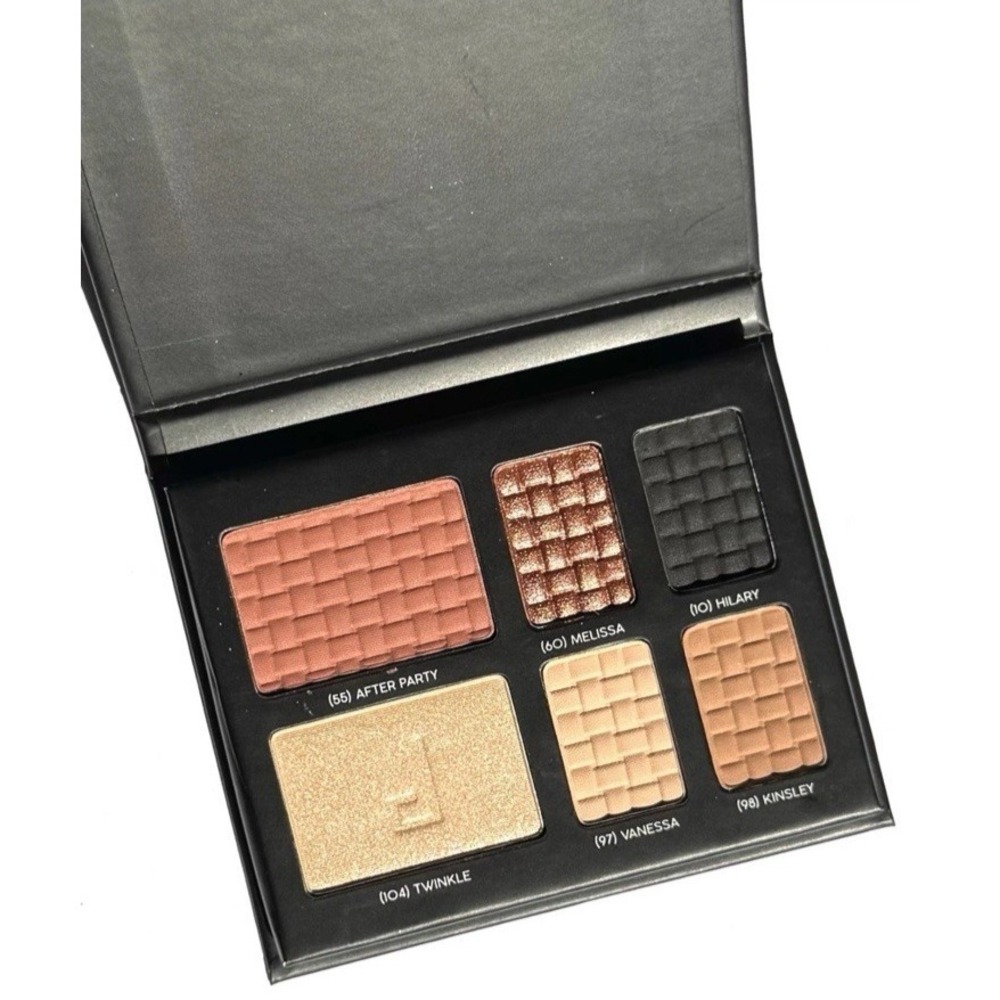 Doucce On‎ The Go Travel Palette - Eyeshadow Highlighter Blush Sealed Retail $65 - Picture 2 of 3